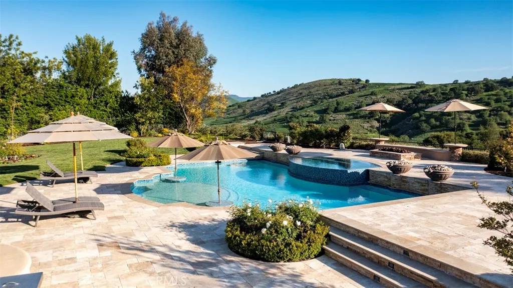 Calabasas, CA 91302,5701 Calais Court