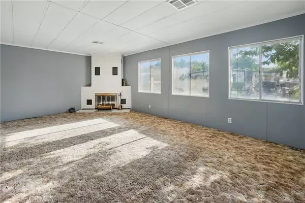 Lancaster, CA 93535,43850 20th East #236