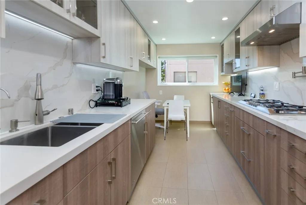 Sherman Oaks, CA 91403,15137 Magnolia Boulevard #A