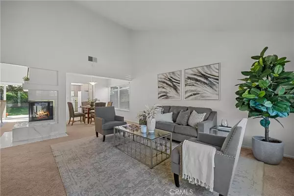 Valencia, CA 91355,23520 Via Farol