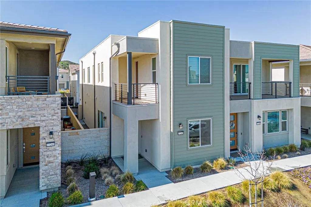 27245 Red Willow Court, Valencia, CA 91381