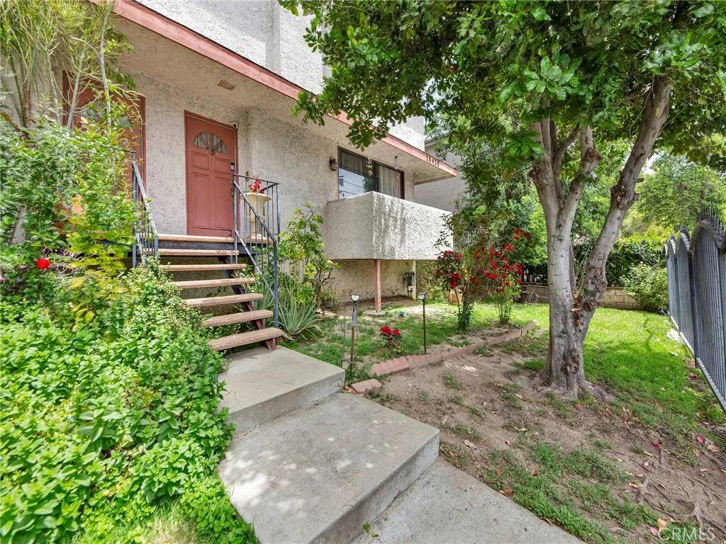 18425 Saticoy Street #1, Reseda, CA 91335