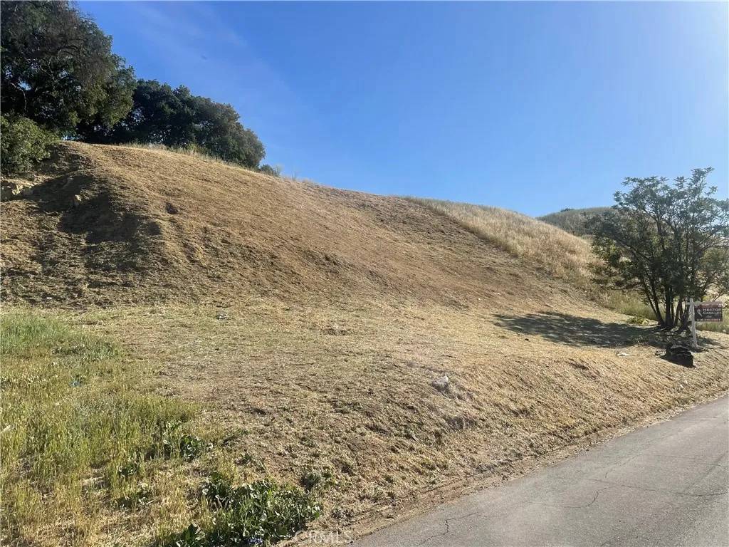 15 Driver, Val Verde, CA 91384