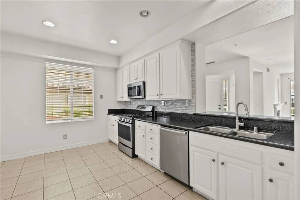 Valencia, CA 91354,28215 Canterbury Court