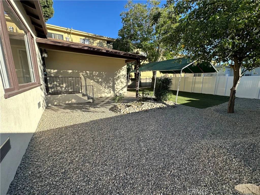 North Hollywood, CA 91605,13219 Vanowen Street