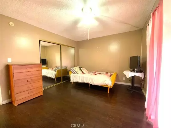 Panorama City, CA 91402,14435 Plummer Street #7