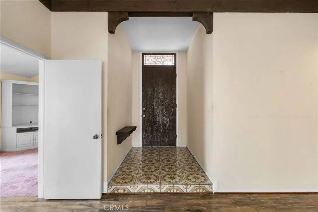 Valencia, CA 91355,25307 Via Dia