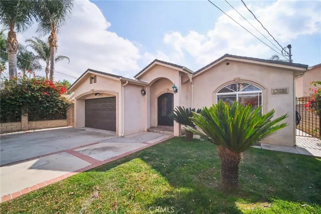 Van Nuys, CA 91401,13816 Bessemer Street