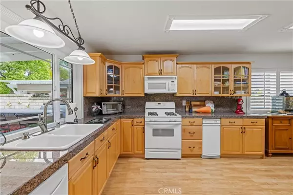 Saugus, CA 91350,21643 Spice Court