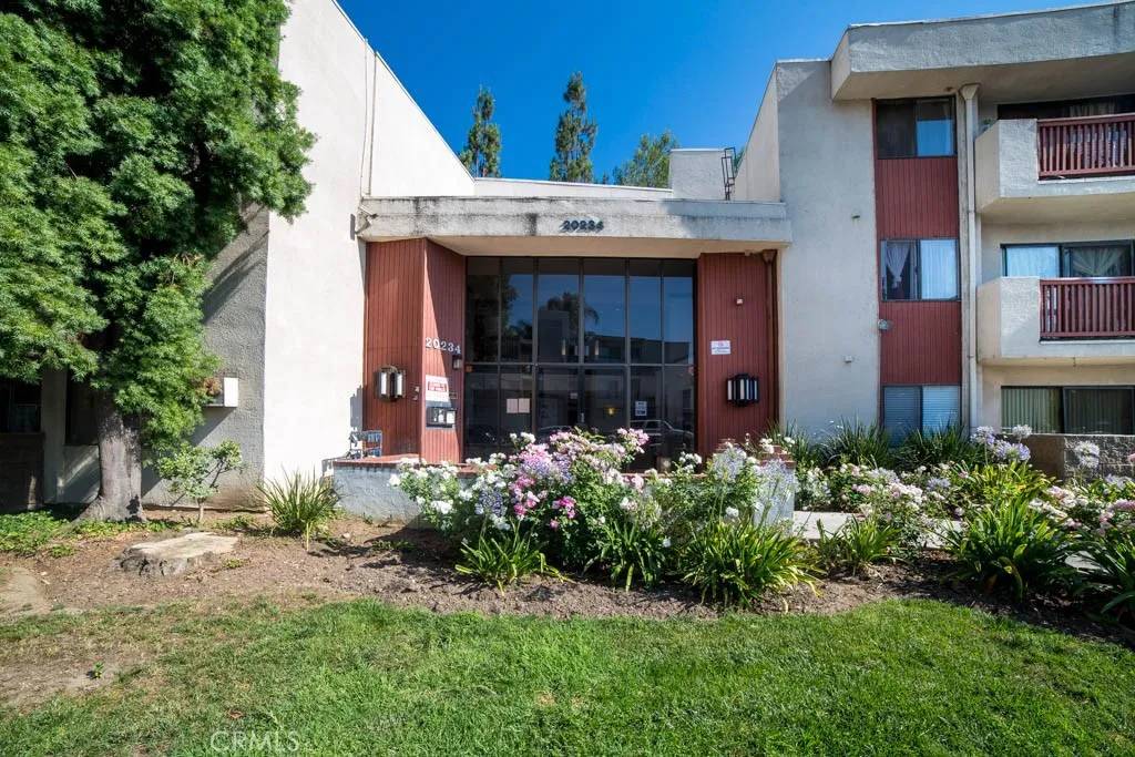 20234 Cantara Street #107, Winnetka, CA 91306