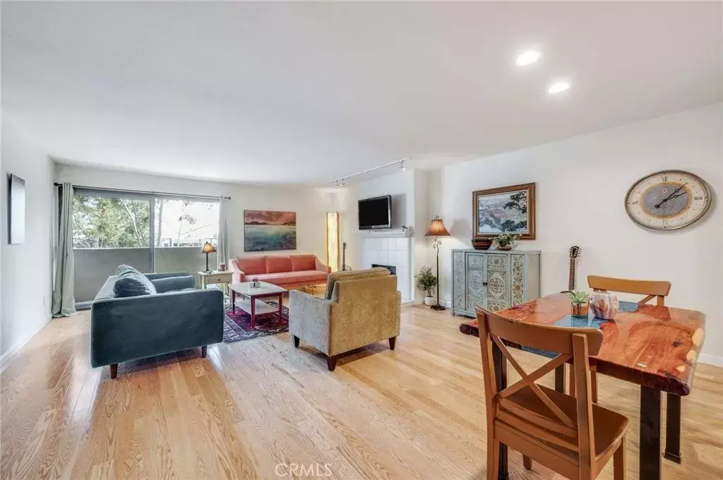 Los Angeles, CA 90068,1940 N Highland Avenue #69