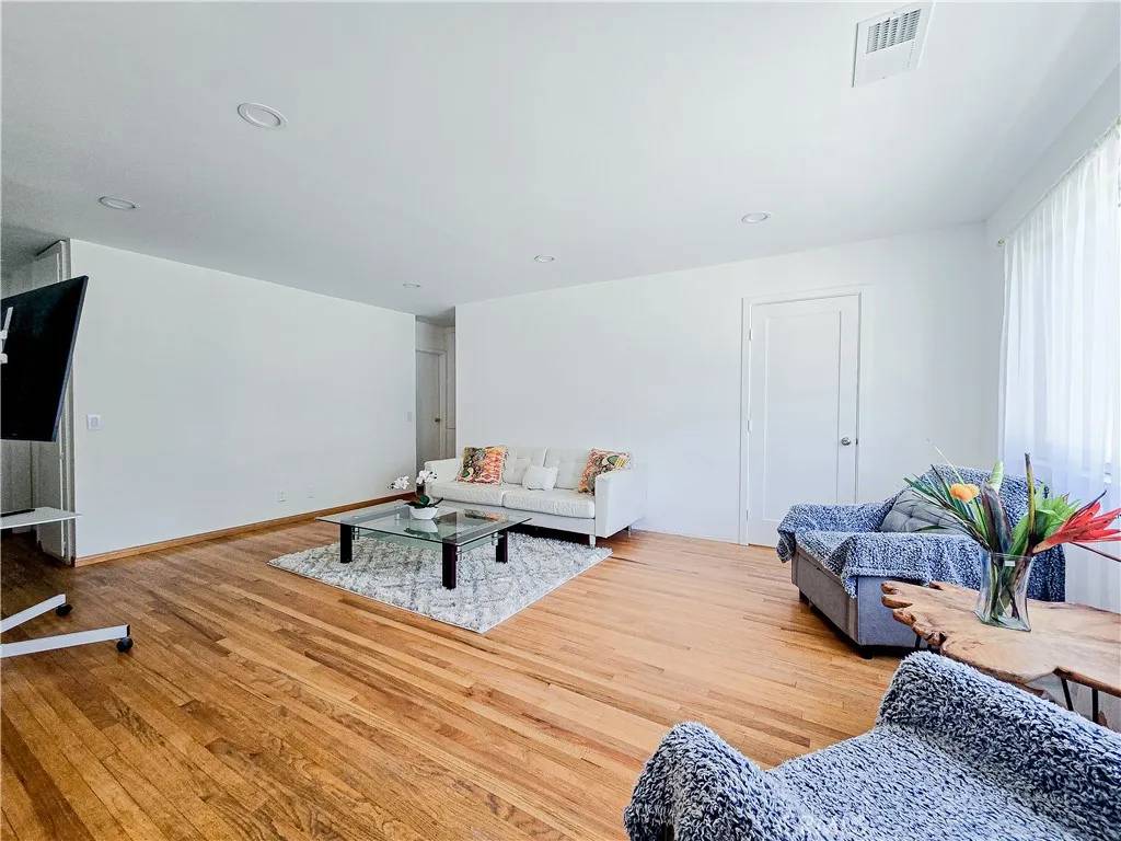 Topanga, CA 90290,1693 Jando Dr.