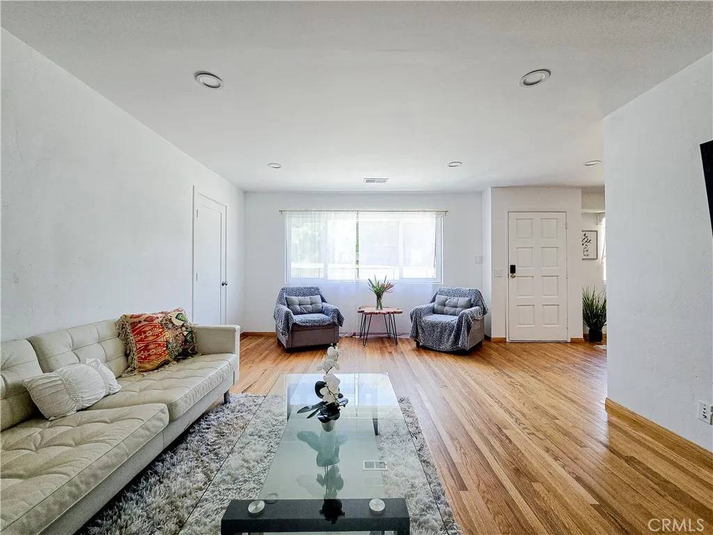 Topanga, CA 90290,1693 Jando Dr.