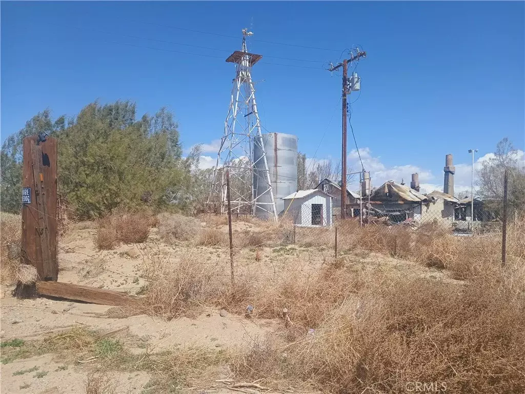 Cantil, CA 93519,32292 Neuralia Road