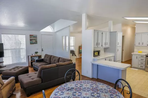 Canyon Country, CA 91351,16274 Vasquez Canyon #27