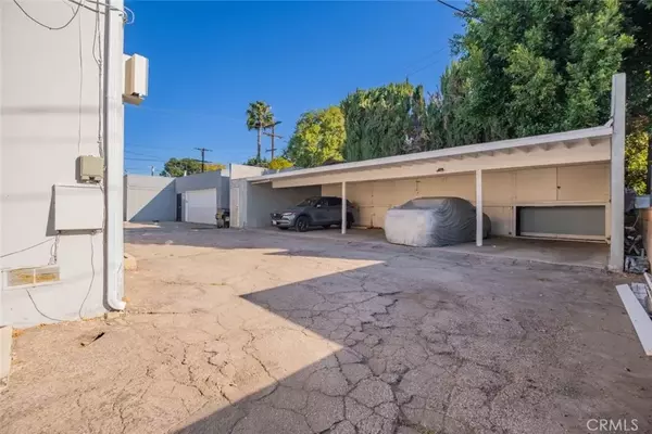 Van Nuys, CA 91411,5654 Kester Avenue #4