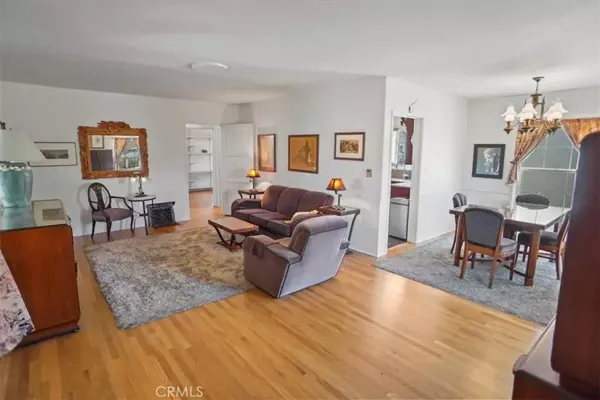 Valley Village, CA 91607,11948 Collins Street