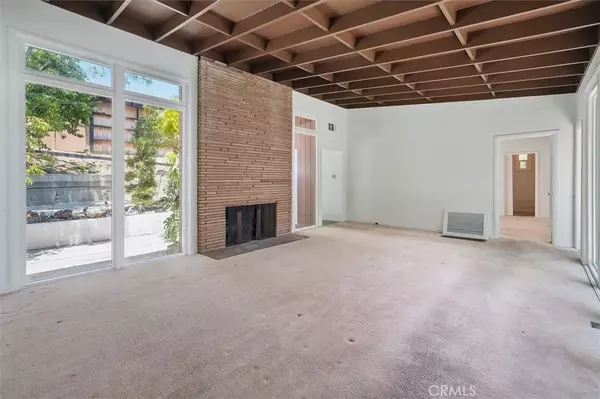 Los Angeles, CA 90068,3288 Velma Drive