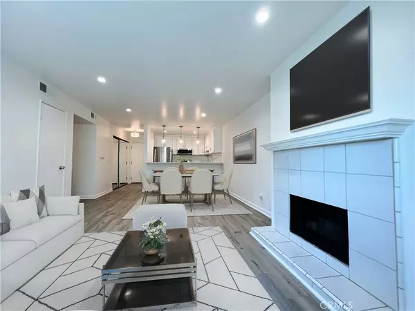 Los Angeles, CA 90068,1940 N Highland Avenue #25