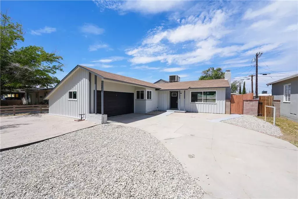 Lancaster, CA 93534,1309 W Ivyton Street