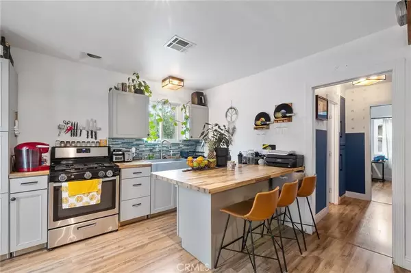 Panorama City, CA 91402,8036 Hazeltine Avenue