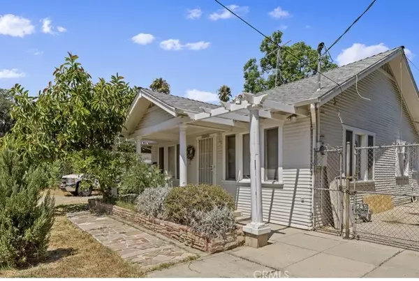 15945 Hart Street, Lake Balboa, CA 91406