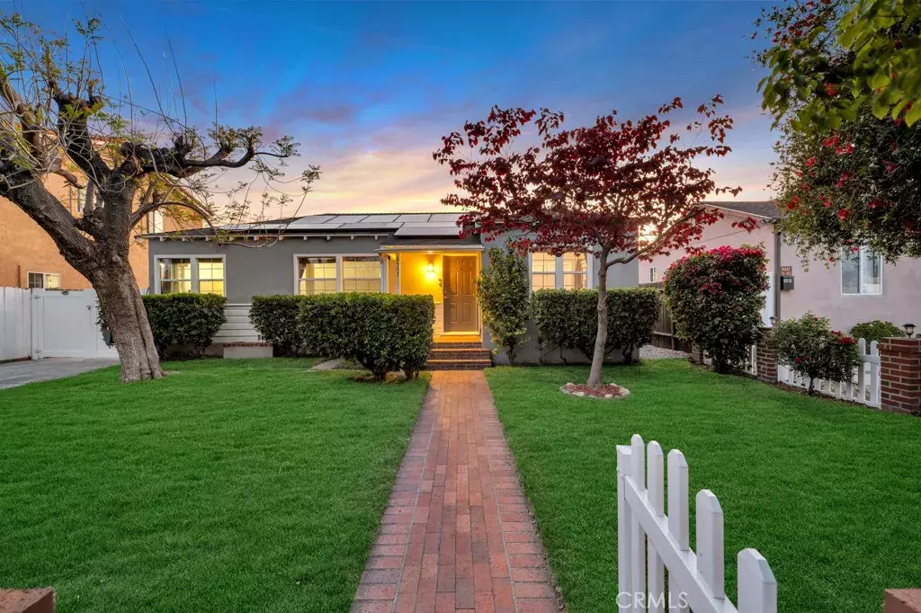 North Hollywood, CA 91606,6507 Gentry Avenue