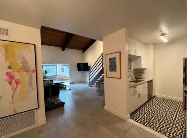 Encino, CA 91316,5460 White Oak Avenue #A305