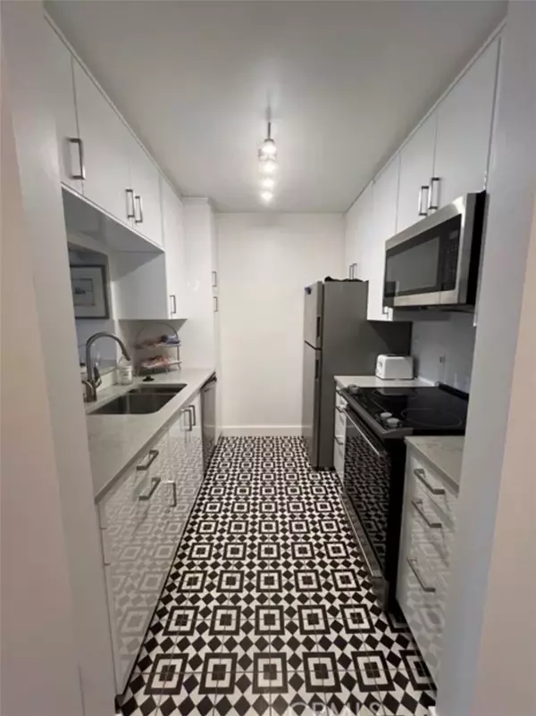 Encino, CA 91316,5460 White Oak Avenue #A305