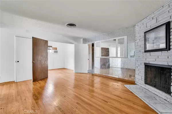 Lake Balboa, CA 91406,7038 Mclennan Avenue