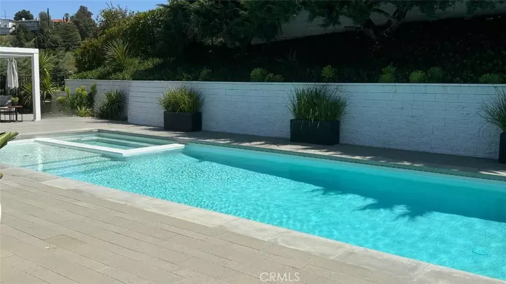 21700 Mulholland Drive, Woodland Hills, CA 91364