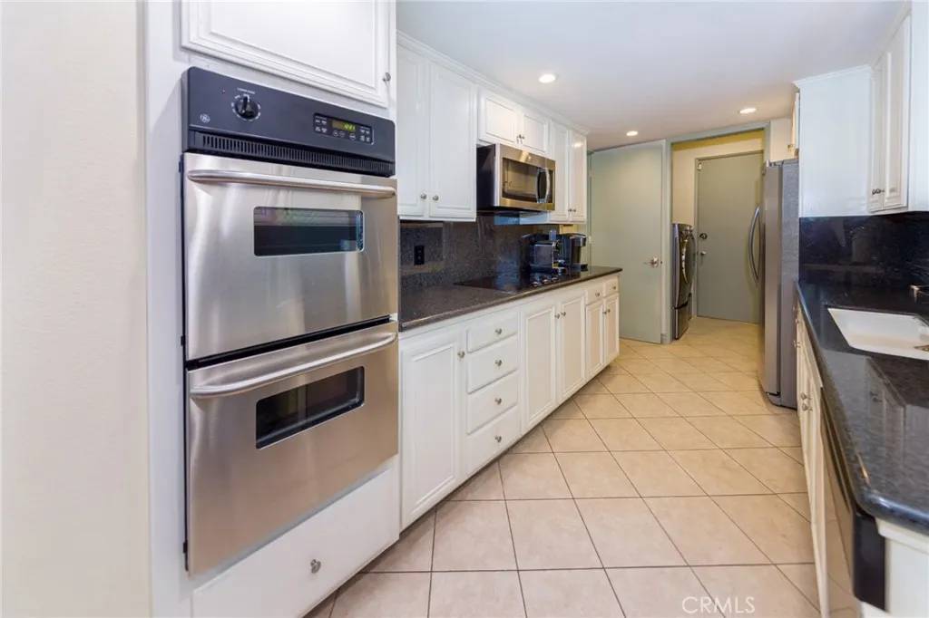 Encino, CA 91316,5340 Yarmouth Avenue #207