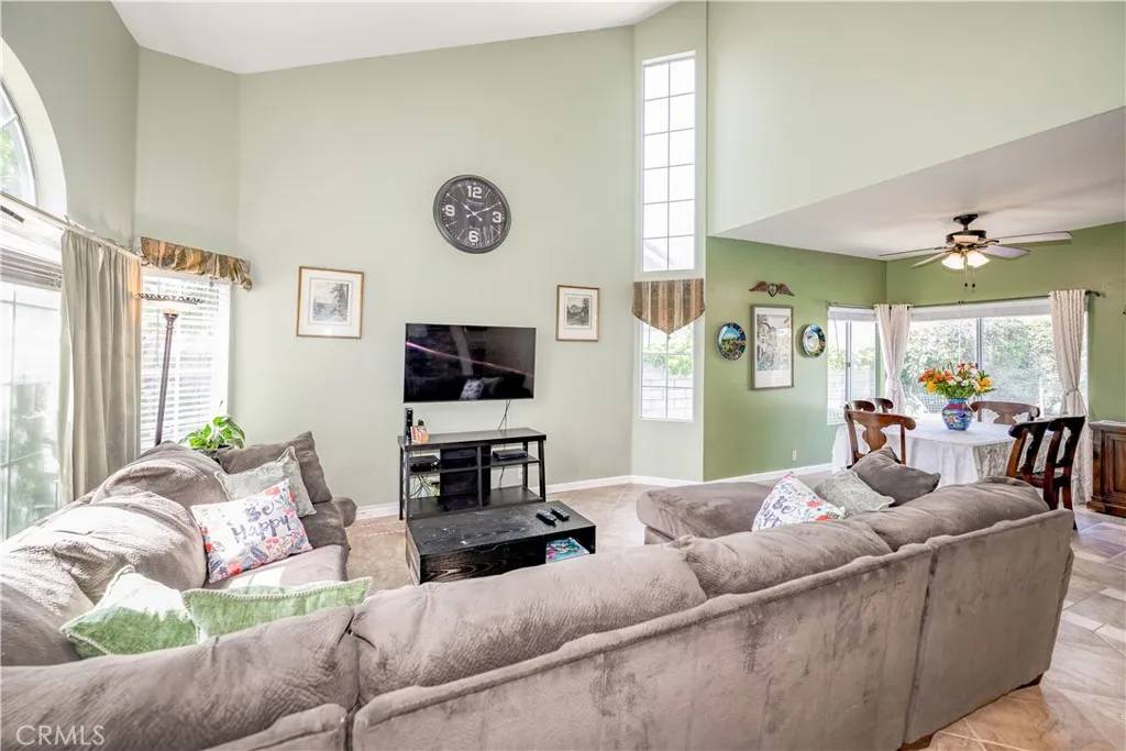 Saugus, CA 91390,28875 Deodar Place
