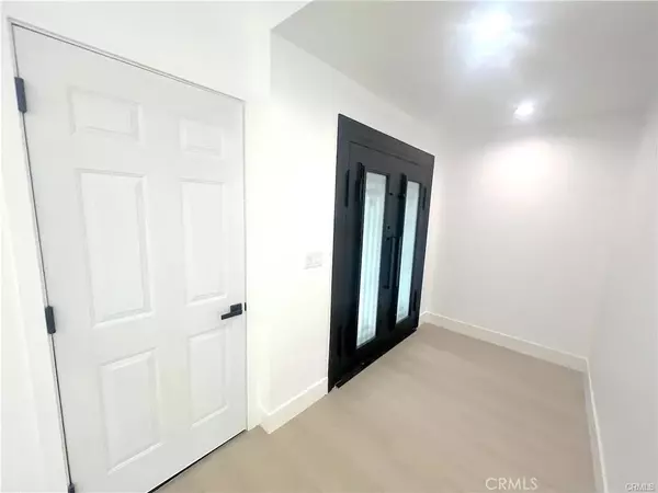 Woodland Hills, CA 91364,21541 Yucatan Avenue