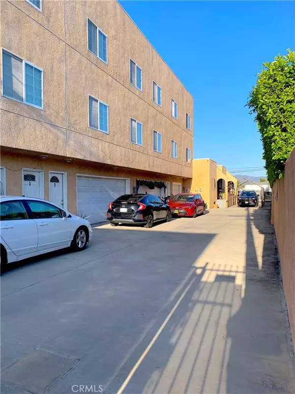 North Hollywood, CA 91606,6417 Troost Avenue