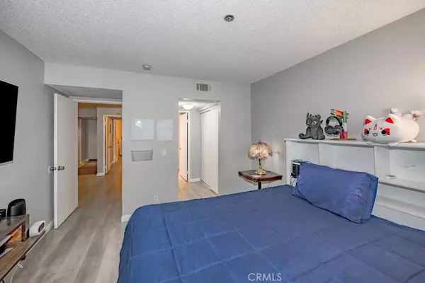 Reseda, CA 91335,6545 Reseda Boulevard #3
