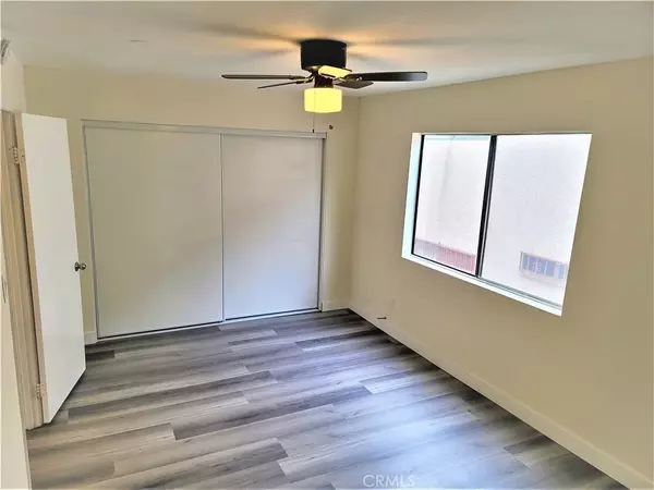 Los Angeles, CA 90004,4906 Rosewood Avenue