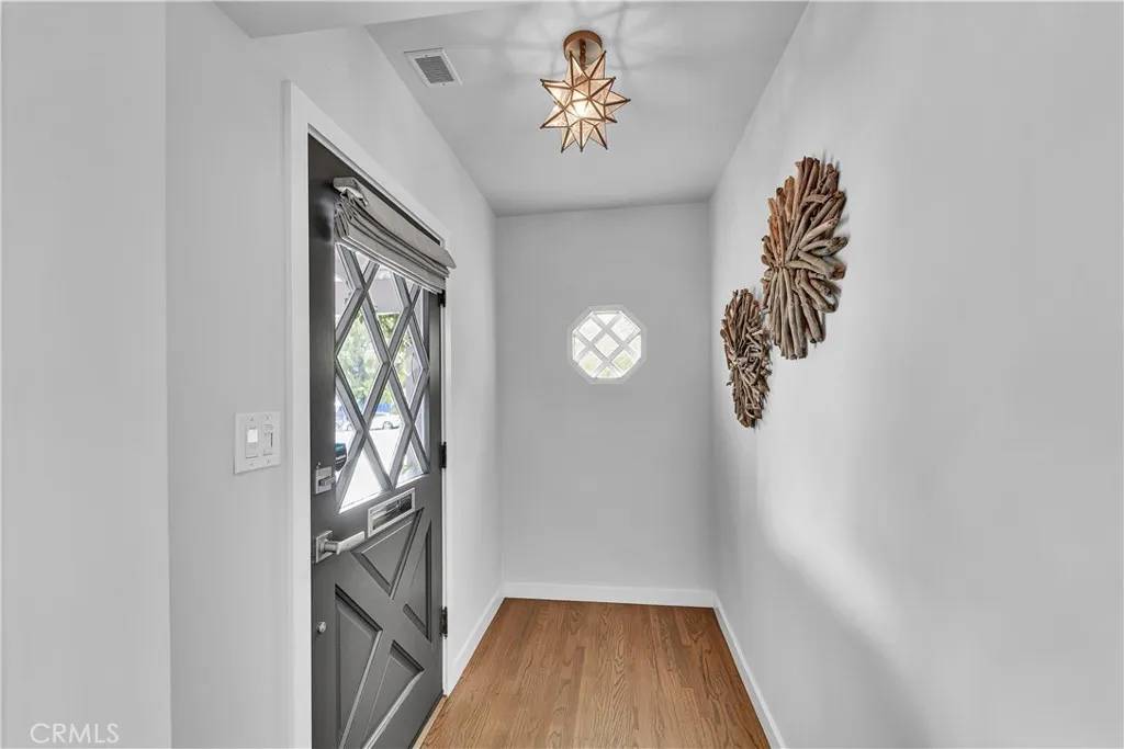 Woodland Hills, CA 91364,21820 Dumetz Road