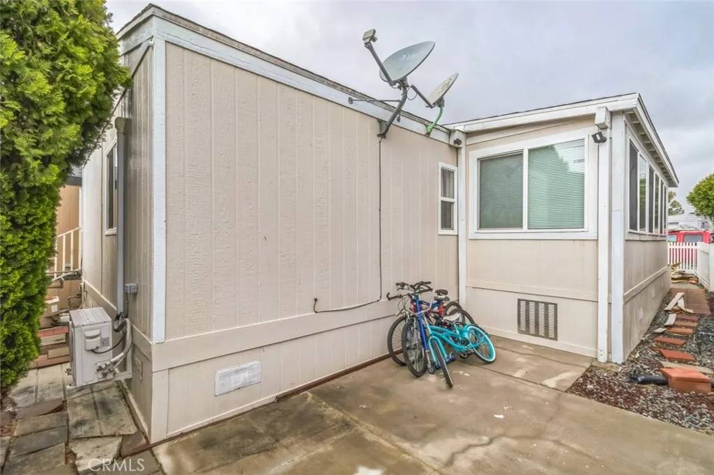 Fontana, CA 92335,8221 Ilex #10