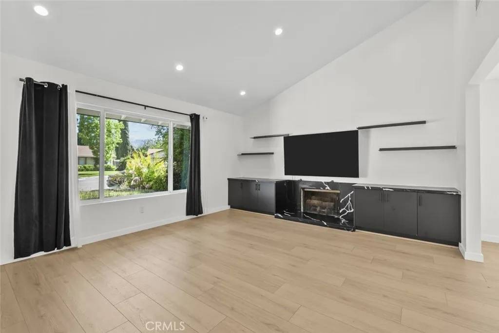 Newhall, CA 91321,24431 La Glorita Circle