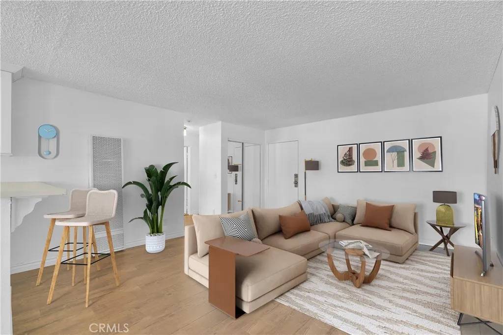 Tarzana, CA 91356,18530 Hatteras Street #209