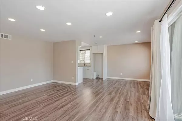Tujunga, CA 91402,10290 Tujunga Canyon Blvd #102