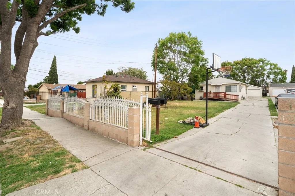 1009 E Peck Street, Compton, CA 90221