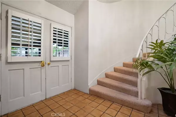 Valencia, CA 91355,25440 Plaza Escovar