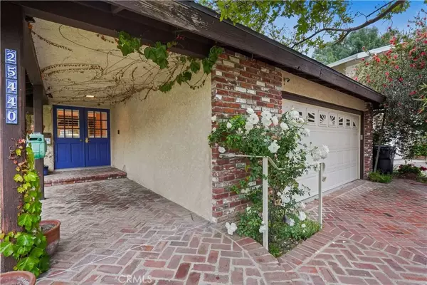 Valencia, CA 91355,25440 Plaza Escovar