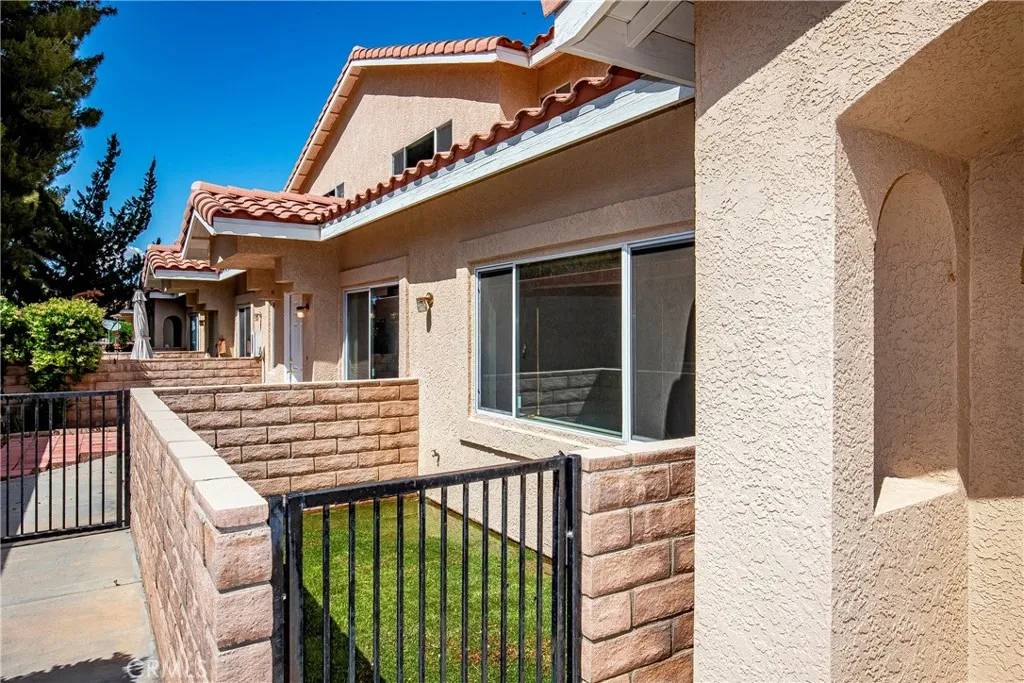 Lancaster, CA 93536,43473 30th Street West #4