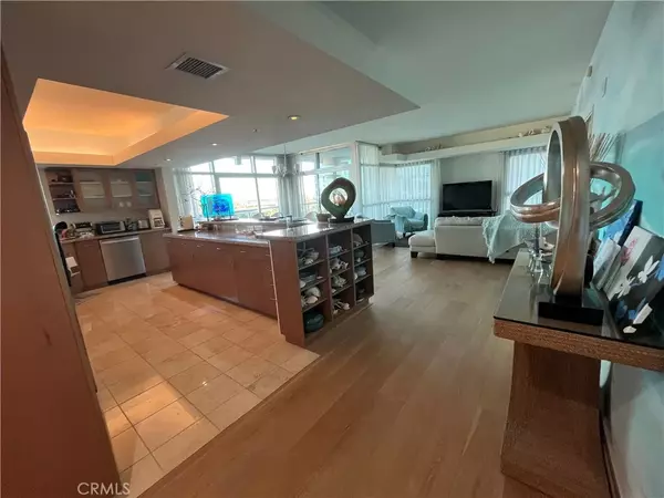 Marina Del Rey, CA 90292,13700 Marina Pointe Drive #924