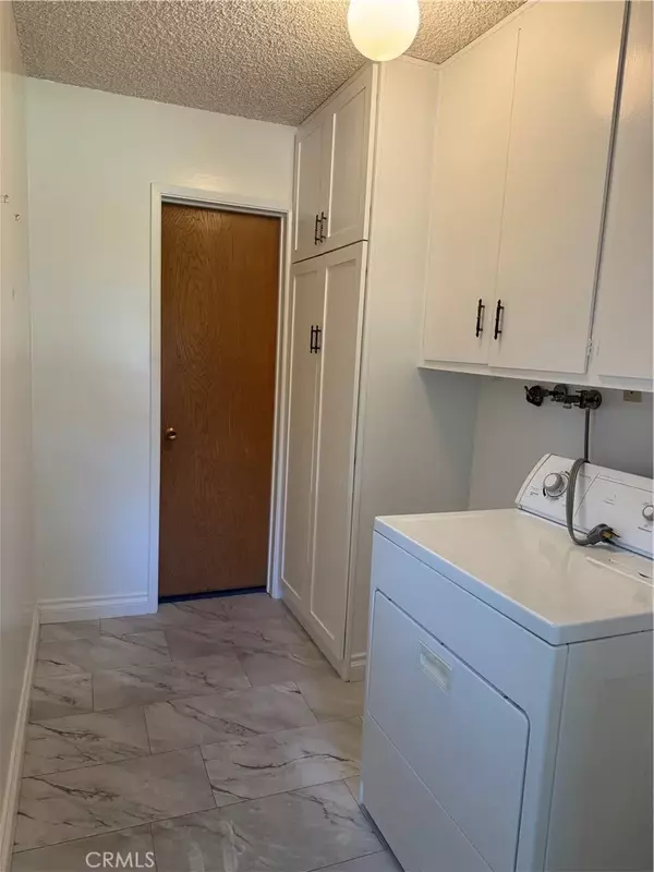 Newhall, CA 91321,23307 Maple Street