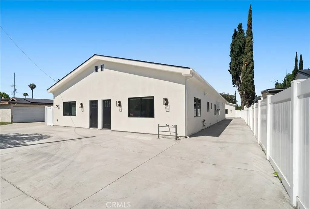 Van Nuys, CA 91405,6827 Ranchito Avenue