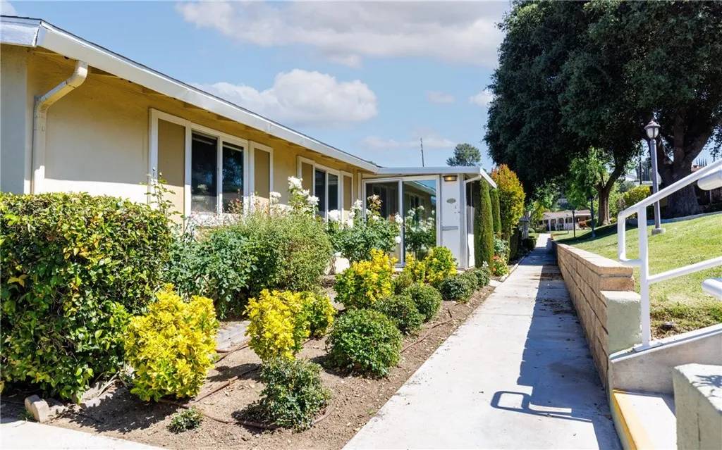 Newhall, CA 91321,19202 Avenue Of The Oaks #A
